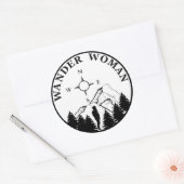 wander vrouw wandelend ronde sticker (Envelop)