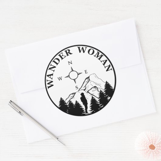 wander vrouw wandelend ronde sticker (Envelop)