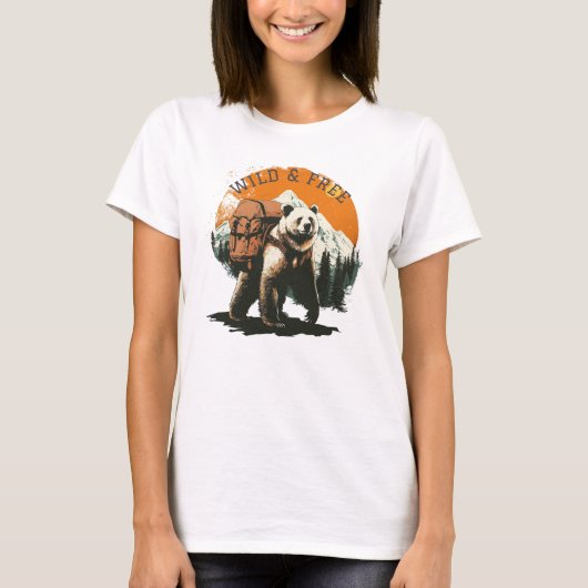 Wander Wild, Trek Free – Hiking Bear T-Shirt (Voorkant)