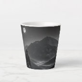 Wanderer Collection WO08 – Berg in het maanlicht Latte Mok (Voorkant)