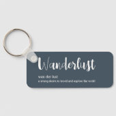 Wanderlust-definitie witte grijze blauwe kleur sleutelhanger (Achterkant)