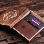 Wanderlust Gift Set: Paars Label, Pen & Journal<br><div class="desc">4pc-cadeauset voor mannen en vrouwen,  inclusief lederjournaal,  bagagelabel (6 kleuren),  pen en houten hoepasje,  elk gepersonaliseerd met alles wat je maar wilt.</div>