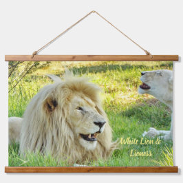 Wandtapijt met houten bovenkant Witte Leeuw & Leeu Hangend Wandkleed