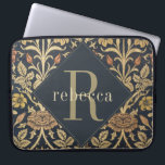 wandtapijt William Morris Monogram Laptop Sleeve<br><div class="desc">Dit eenvoudige maar elegante ontwerp heeft een elegant,  door William Morris geïnspireerd patroon in saliegroen,  donkerblauw en bruin en roestbloemig. Bescherm uw laptop of tablet in stijl. Voeg een naam toe om het te personaliseren. Een mooi kerst- of Moederdag-cadeau. Creëer door Simply Farmhouse Press.</div>