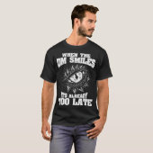 Wanneer de DM grappige Dungeon Eye RPG Dice Drag T-shirt (Voorkant volledig)