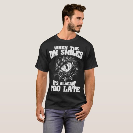 Wanneer de DM grappige Dungeon Eye RPG Dice Drag T-shirt (Voorkant volledig)