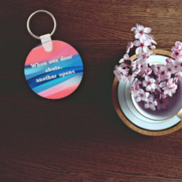 Wanneer één deur sluit opent een andere citaatsleu sleutelhanger