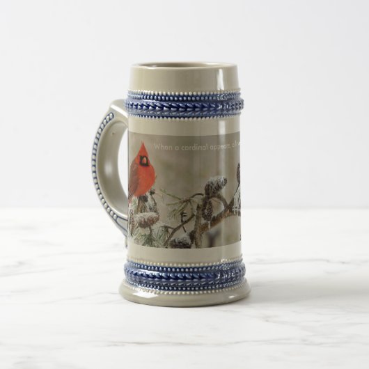 Wanneer een kardinaal verschijnt, is een geliefde  bierpul (Voorkant links)