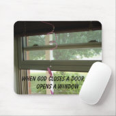 Wanneer God een deur sluit, opent hij een raam Muismat (Met muis)