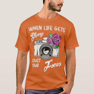 Wanneer het leven onscherp wordt, pas dan uw focus t-shirt