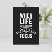 Wanneer het leven onscherp wordt, pas je focus aan RSVP kaartje (Staand voorkant)