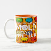 WANNEER HET LEVEN U VORM GEEFT Leuk Citaat Tweekleurige Koffiemok (Links)