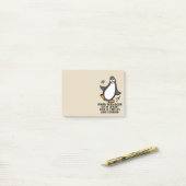 Wanneer in Danger of in Doubt Funny Penguin Beige Post-it® Notes (Op bureau)
