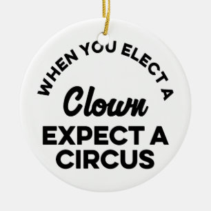 Wanneer u een Kast kiest Verwacht een Circus Keramisch Ornament