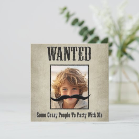 Wanted Poster Uitnodiging - Beweeg de snor (Staand voorkant)