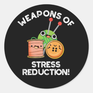 Wapens van stress reductie breien pun donker BG Ronde Sticker