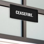 Wapenstilstand zwart wit tekst minimalistische ant spandoek (Buitenkant Gebouw)