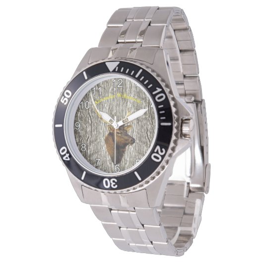 Wapitihert op een achtergrond van rustig hout horloge (Gekanteld)