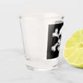 wapperen met piratenvlag shot glas (Links)