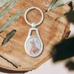 Ware Liefde Baby Foto Moederdag<br><div class="desc">Pas je eigen Moederdag foto sleutelhanger aan met ons elegante "True Love" design. Voeg simpelweg je favoriete foto's van je baby toe om dit cadeau extra persoonlijk en zinvol te maken voor de nieuwe moeder in je leven! Met zijn tijdloze script en oprechte boodschap is deze sleutelhanger perfect voor het...</div>