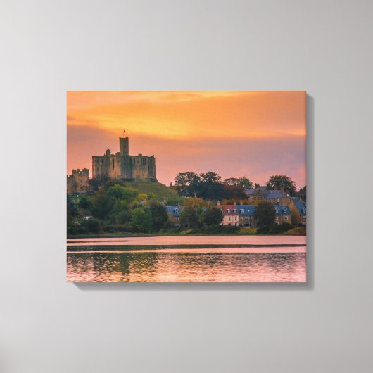 Warkworth Village en Castle bij zonsondergang Canvas Afdruk (Voorkant)