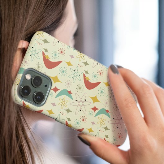 Warm Atomic Boomerang Diamond Mid Mod Pattern iPhone 16 Hoesje