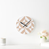 Warm Beige Geometric Deco Cube Patroon Ronde Klok (Huis)
