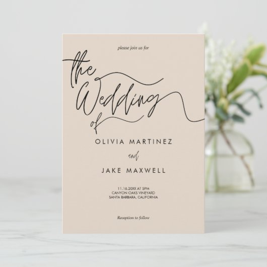 Warm Beige & Zwart Elegant Script Wedding Kaart (Staand voorkant)