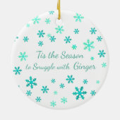 Warm Fuzzies & Winter Flurries Christmas Cat Keramisch Ornament (Achterkant)