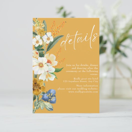 Warm geel Lente Tuin Wildbloemen bruiloft Informatiekaartje (Staand voorkant)