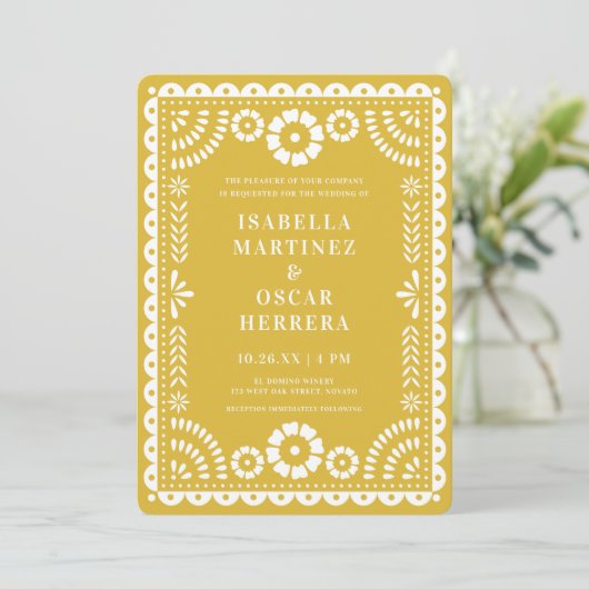 Warm-gele papel Picado geïnspireerd huwelijk Kaart (Staand voorkant)