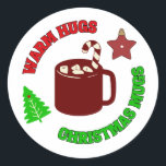 Warm Hugs and Christmas Mugs Retro Holiday Ronde Sticker<br><div class="desc">Warme knuffels en kerst mokken in bordeaux en groene  retro kleuren.</div>