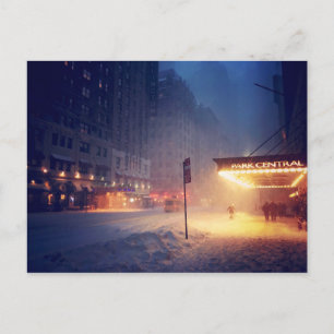 Warm licht op een koude nacht briefkaart