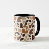 Warm Neutral Abstract Mug – Modern Organic Pattern Mok (Voorkant rechts)