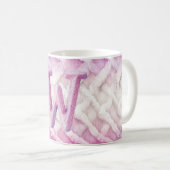 Warm roze witte Paarse letter W Koffiemok (Voorkant rechts)