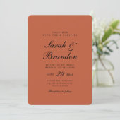 Warm Solid Color Minimalist Script Wedding Kaart (Staand voorkant)