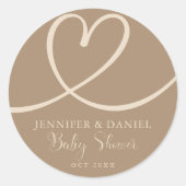 Warm Taupe Heart Baby shower Minimal Script Ronde Sticker (Voorkant)