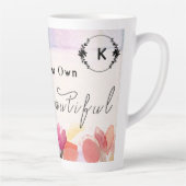 Warm Tulips en Butterfly Quote, aangepast monogram Latte Mok (Rechts)