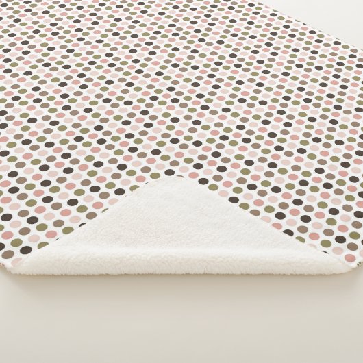 Warm up in this cozy soft brown and pink sherpa deken (3/4)