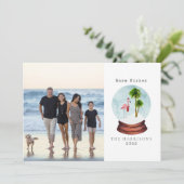 Warm Wishes Flamingo Snow Wereldbol Kerstmis Foto Feestdagenkaart (Staand voorkant)