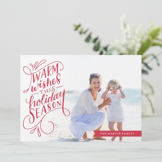 Warm Wishes Lettered Banner Holiday Foto Feestdagenkaart (Staand voorkant)