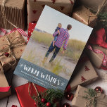 Warm Wishes Rustic Beach Family met Kerstmis Feestdagenkaart<br><div class="desc">kerstkaarten in een rustig,  op het strand geïnspireerd blauw hout,  "Warm wil" fotodesign. Gepersonaliseerd met uw aangepaste groet,  foto en namen. Deze strandfamiliefoto-kerstkaart keert terug naar een coördinerend rustig houtontwerp aan de achterkant.</div>