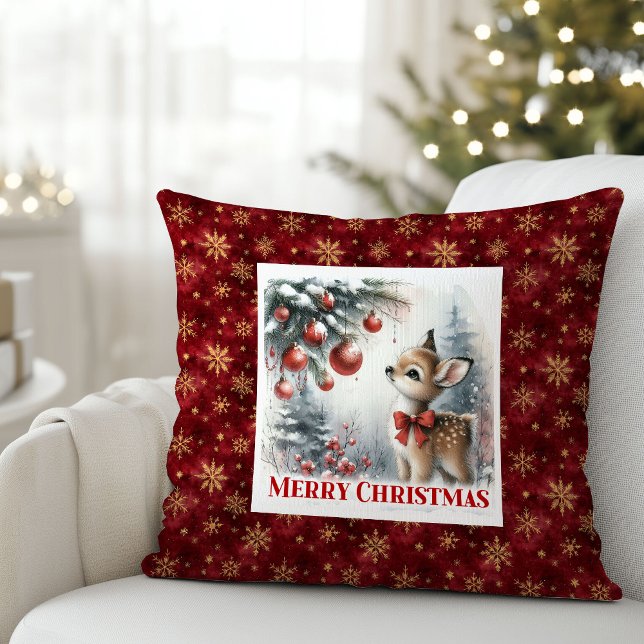 Warme besneeuwde bos kerst- babyscène voor kindere kussen (Warm snowy forest festive baby fawn scene kids room decor)