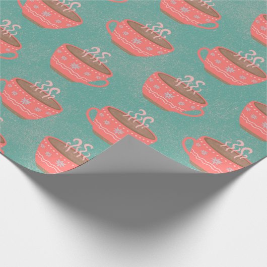 Warme chocolade kerstbekers op groen cadeaupapier (Hoek)