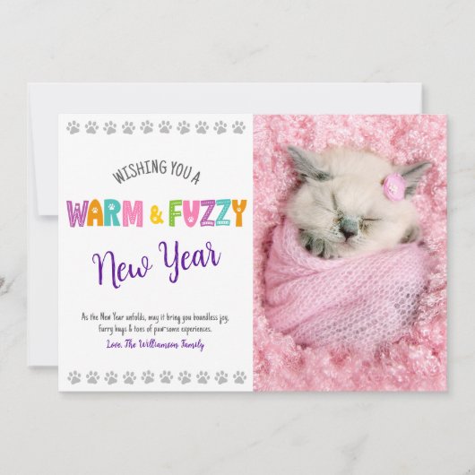 Warme en Fuzzy Nieuwjaar Pet Photo Schattigee Typo Feestdagenkaart (Voorkant)