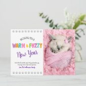 Warme en Fuzzy Nieuwjaar Pet Photo Schattigee Typo Feestdagenkaart (Staand voorkant)