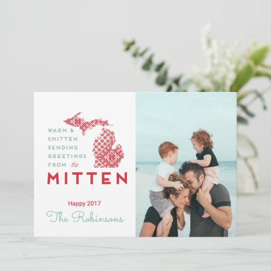 Warme en Smitten Groeten van Vuisthandschoen MI Feestdagenkaart (Staand voorkant)