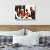 Warme familiemomenten rond de eettafel canvas afdruk (Insitu (Slaapkamer))