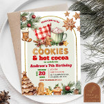 Warme koekjes en warme cacao kerstverjaardag kinde kaart<br><div class="desc">Pine Tree Holiday Birthday Party,  Winter Gingerbread Cookie Birthday Party,  Chocolate Holiday Christmas Party,  Winter Hot Cocoa Birthday Girl,  Cookies en Snowman Birthday Party,  Gingerbread House Christmas Birthday,  Winter Holiday Party.</div>