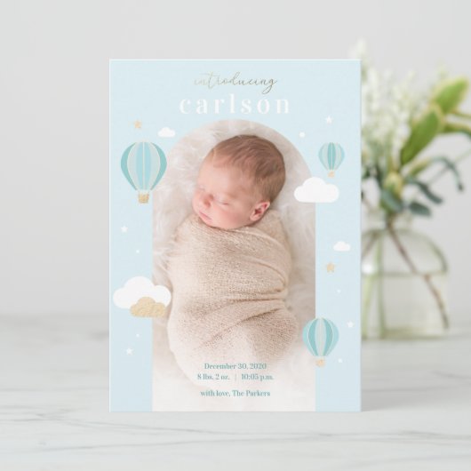 Warme luchtballon wolken sterren Pasgeboren Baby Aankondiging (Staand voorkant)
